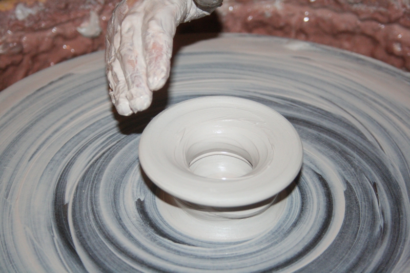 sculpture-PEGOMAS-min_wheel-ceramic-artist-craft-pottery-material-555860-pxhere.com